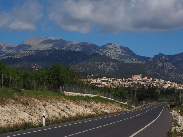 Échange de maison vs location saisonnière : comparatif pratique
