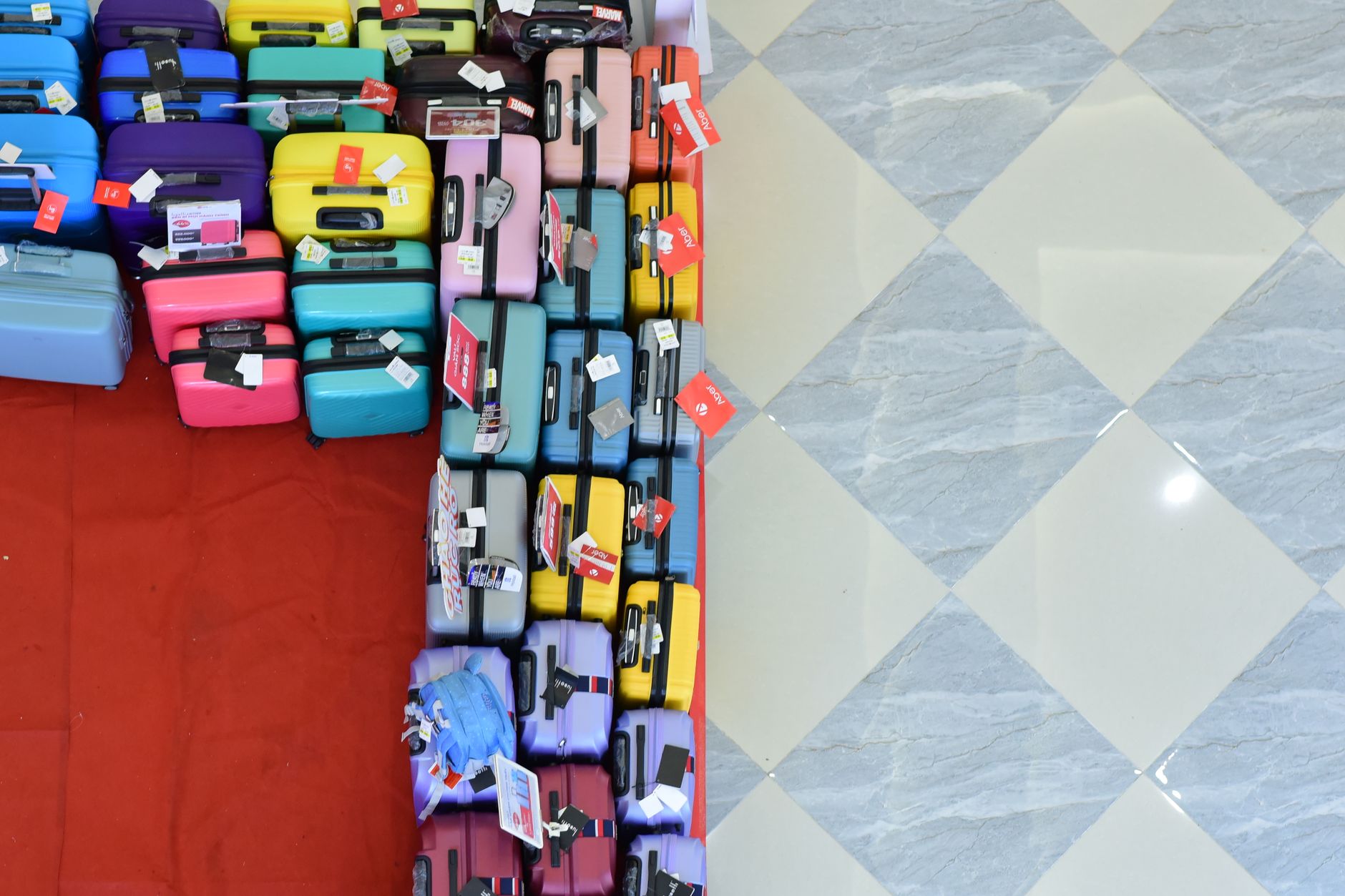 Comparatif plateformes pour vendre ou échanger objets de voyage